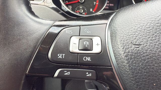 2017 Volkswagen Jetta 1.8T SEL Image 29 of 33