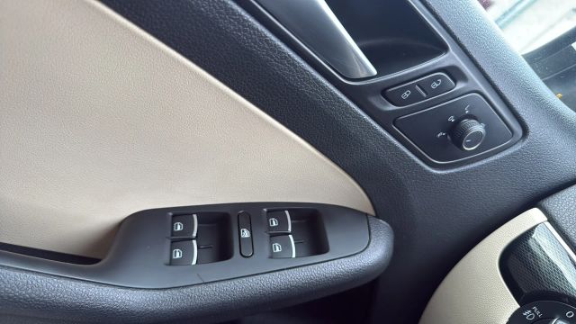 2017 Volkswagen Jetta 1.8T SEL Image 25 of 33
