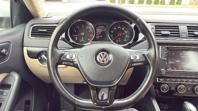 2017 Volkswagen Jetta 1.8T SEL Image 30 of 33