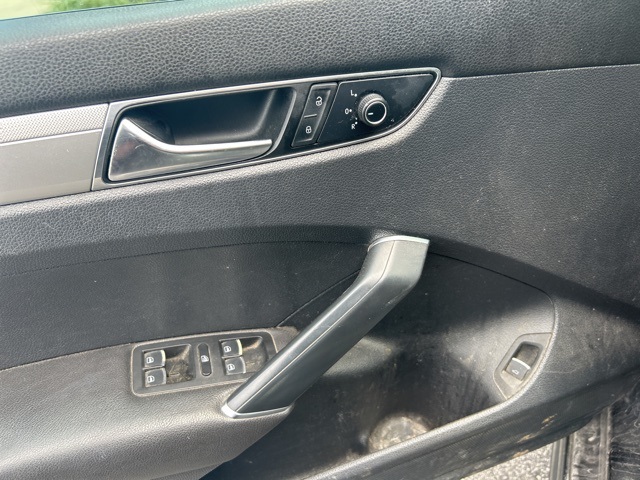 Vehicle image 10 of 13
