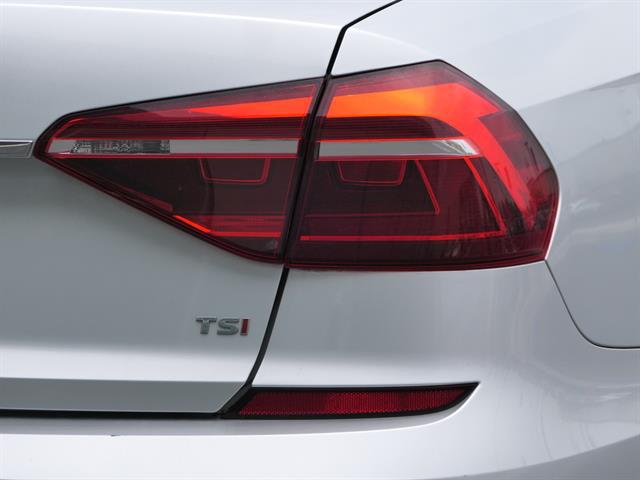 2017 Volkswagen Passat 1.8T SE Image 24 of 30