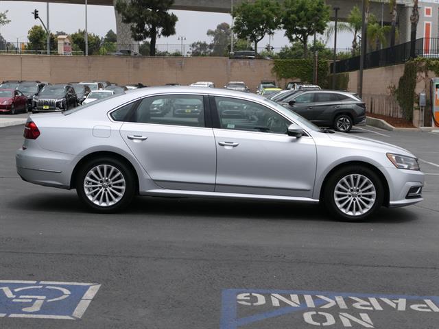 2017 Volkswagen Passat 1.8T SE Image 4 of 30