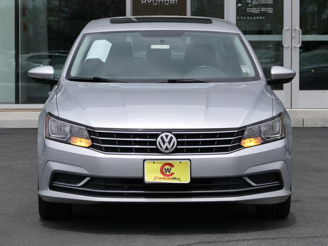 2017 Volkswagen Passat 1.8T SE Image 2 of 30