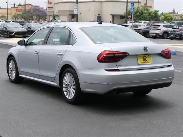 2017 Volkswagen Passat 1.8T SE Image 7 of 30