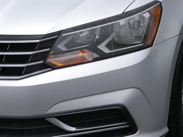 2017 Volkswagen Passat 1.8T SE Image 29 of 30