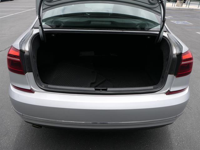 2017 Volkswagen Passat 1.8T SE Image 12 of 30