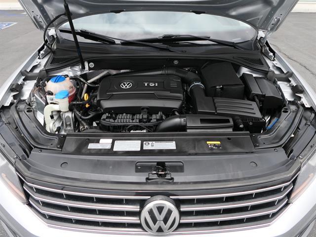2017 Volkswagen Passat 1.8T SE Image 8 of 30