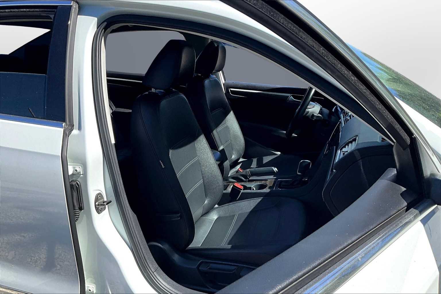 2017 Volkswagen Passat 1.8T SE Image 10 of 31