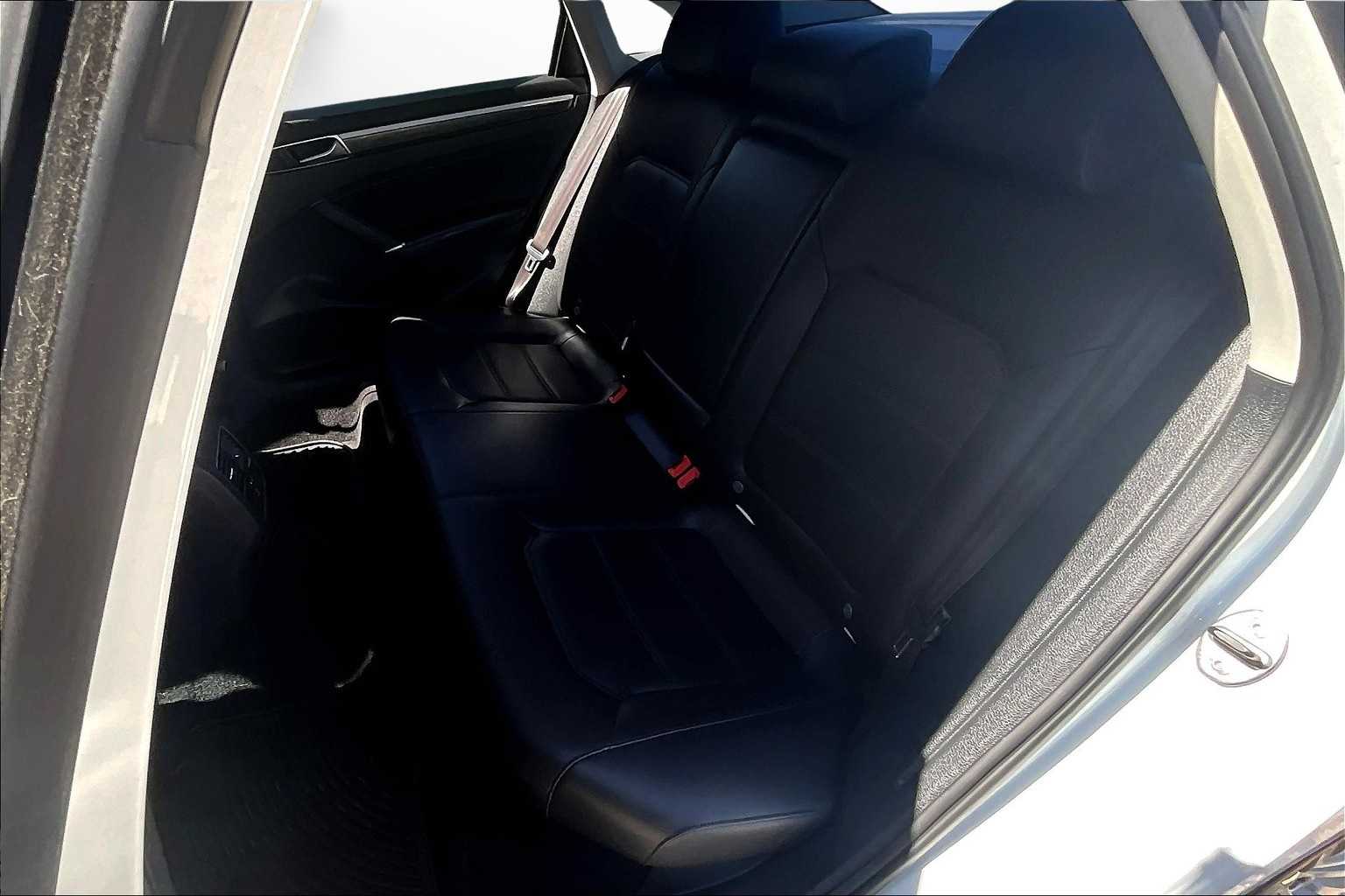 2017 Volkswagen Passat 1.8T SE Image 11 of 31