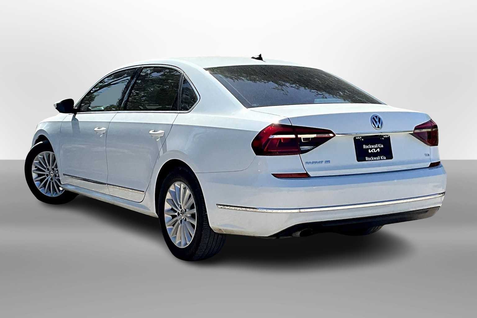 2017 Volkswagen Passat 1.8T SE Image 6 of 31