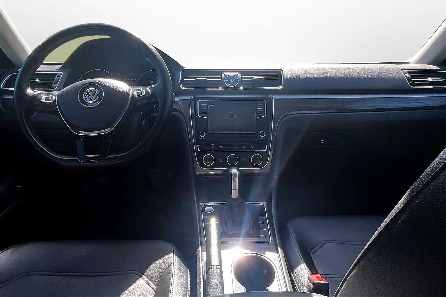 2017 Volkswagen Passat 1.8T SE Image 14 of 31