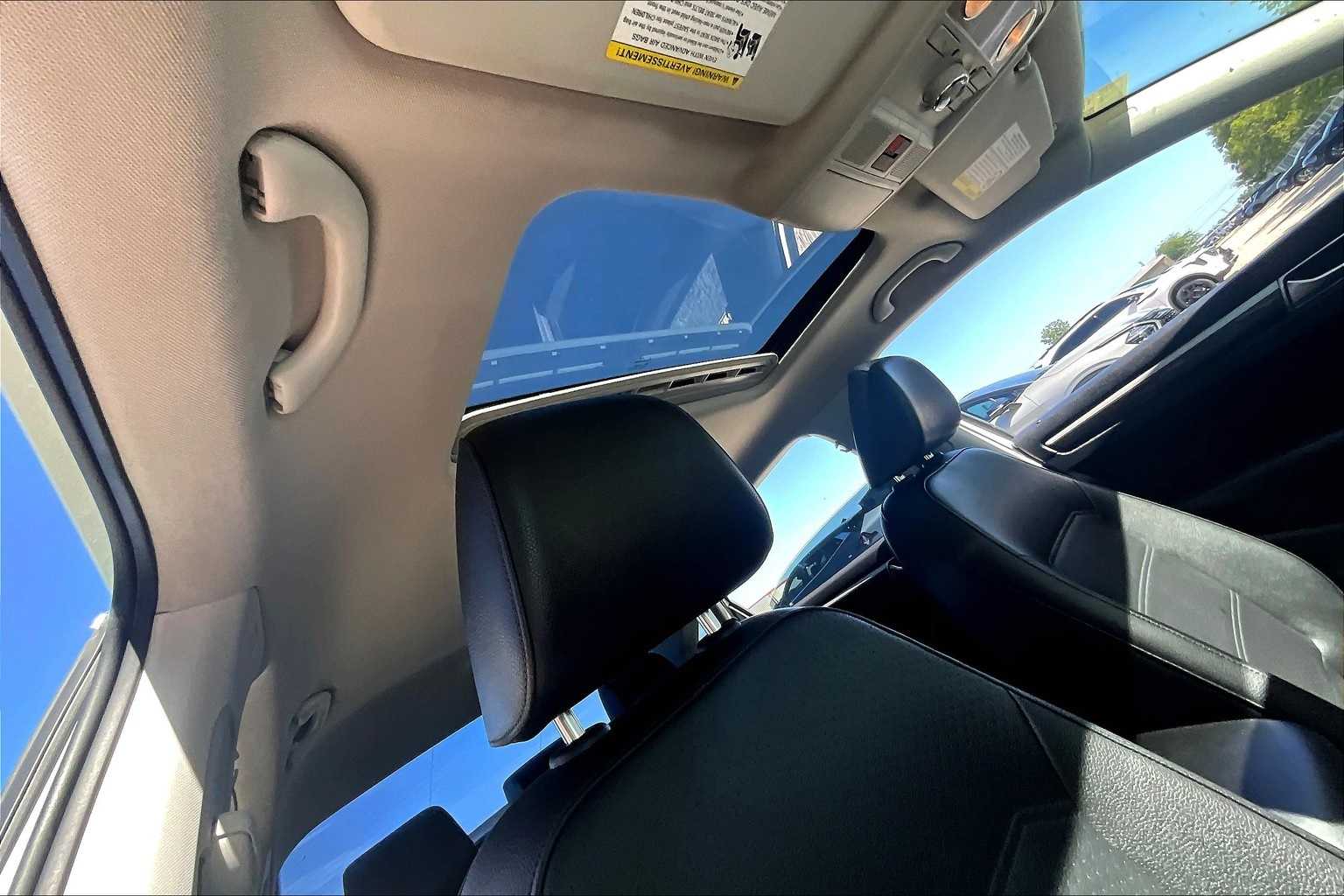 2017 Volkswagen Passat 1.8T SE Image 12 of 31