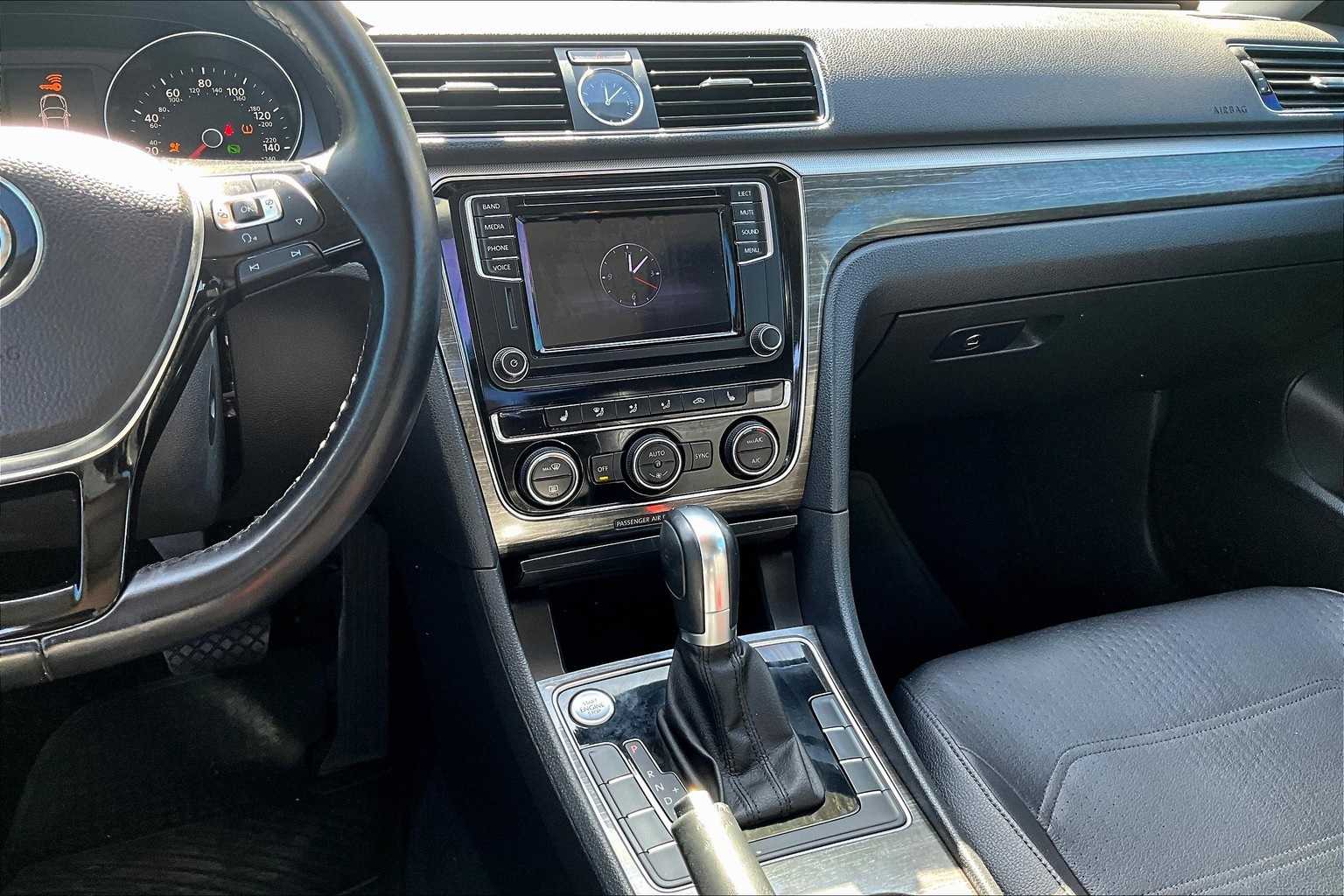 2017 Volkswagen Passat 1.8T SE Image 30 of 31