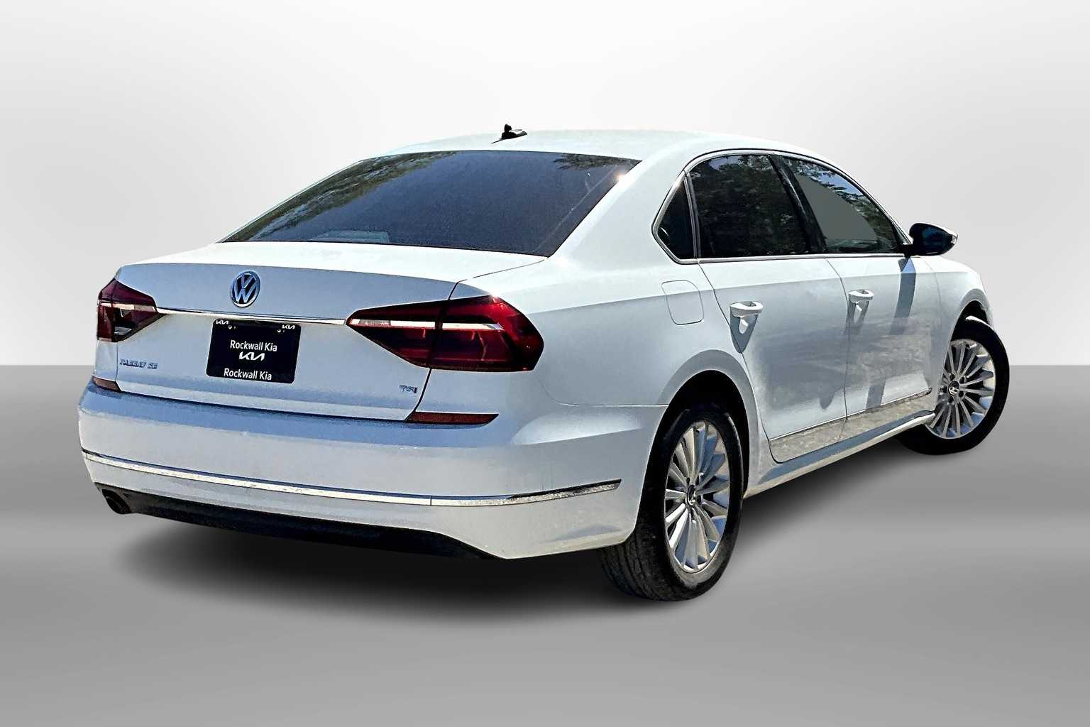 2017 Volkswagen Passat 1.8T SE Image 4 of 31