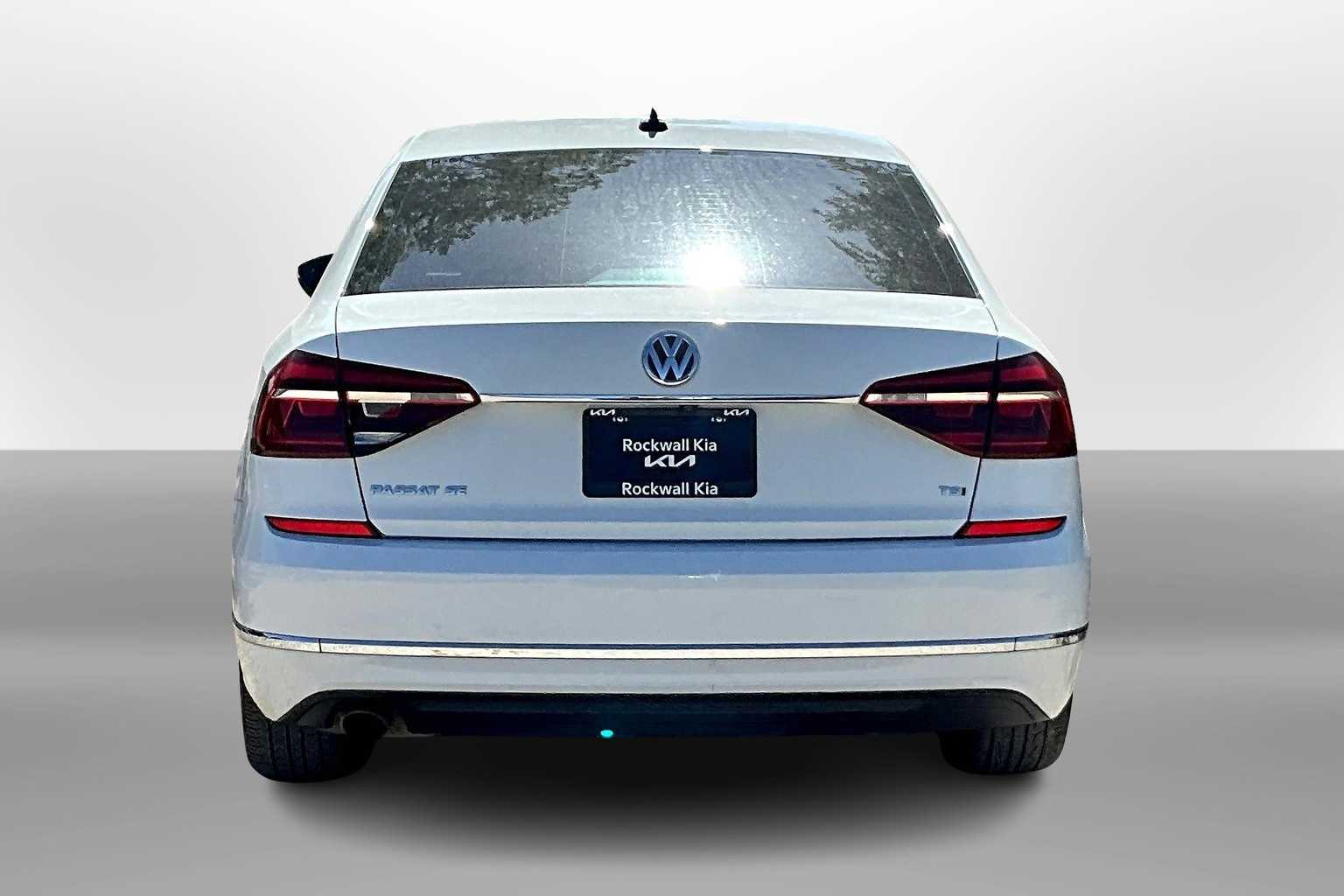 2017 Volkswagen Passat 1.8T SE Image 5 of 31