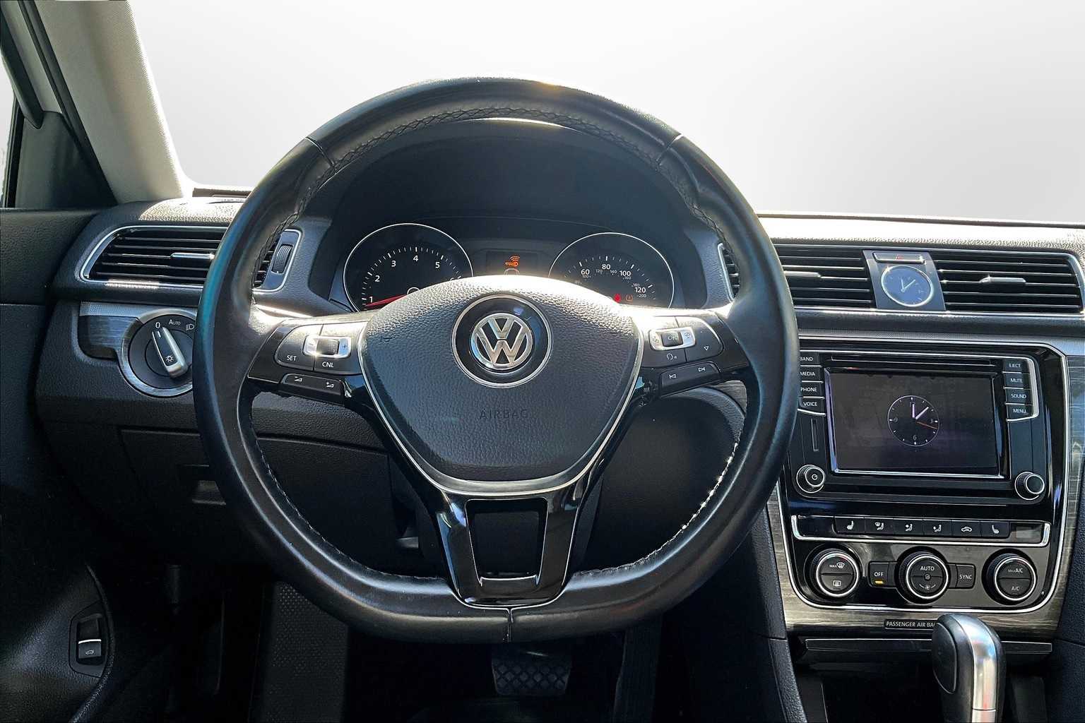 2017 Volkswagen Passat 1.8T SE Image 15 of 31