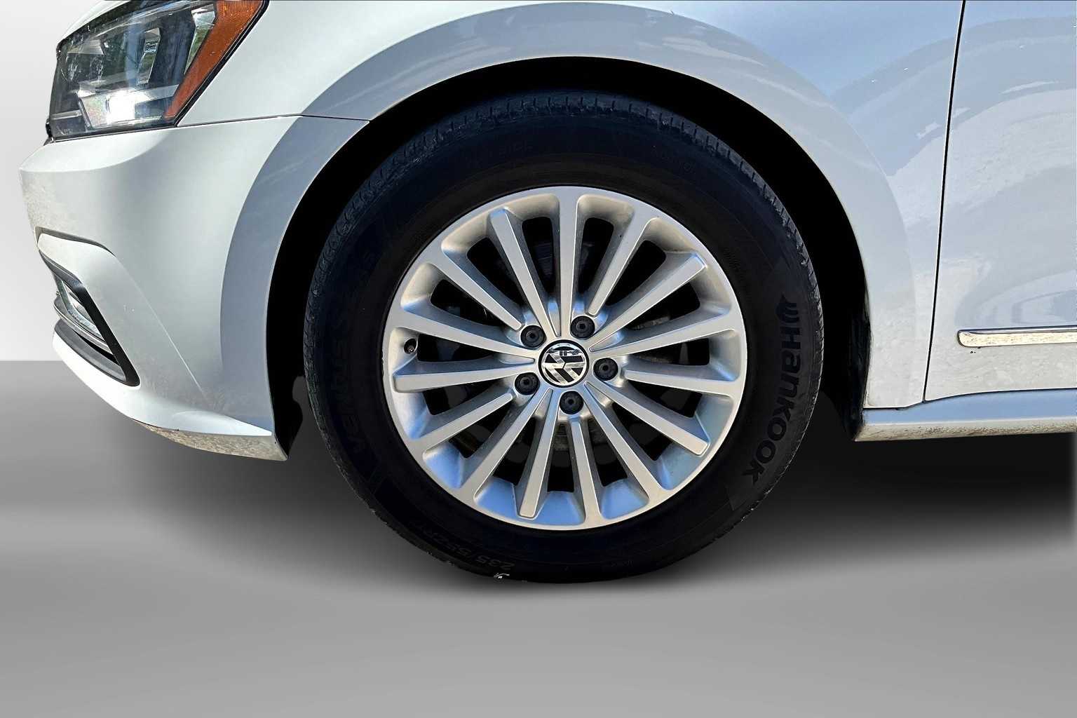 2017 Volkswagen Passat 1.8T SE Image 7 of 31