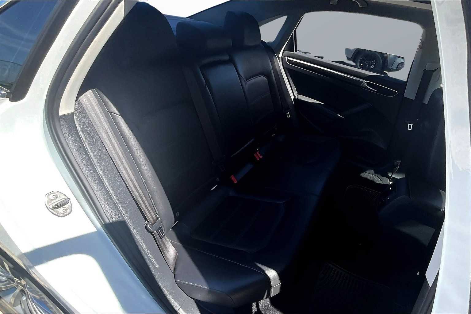 2017 Volkswagen Passat 1.8T SE Image 9 of 31