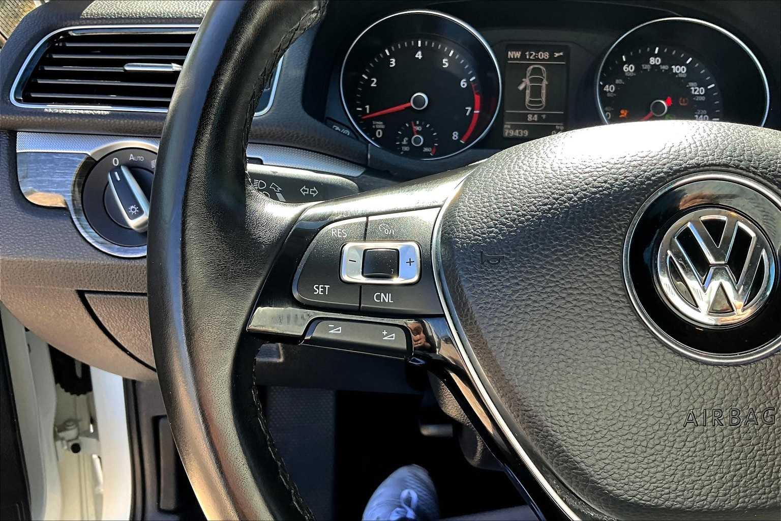 2017 Volkswagen Passat 1.8T SE Image 17 of 31