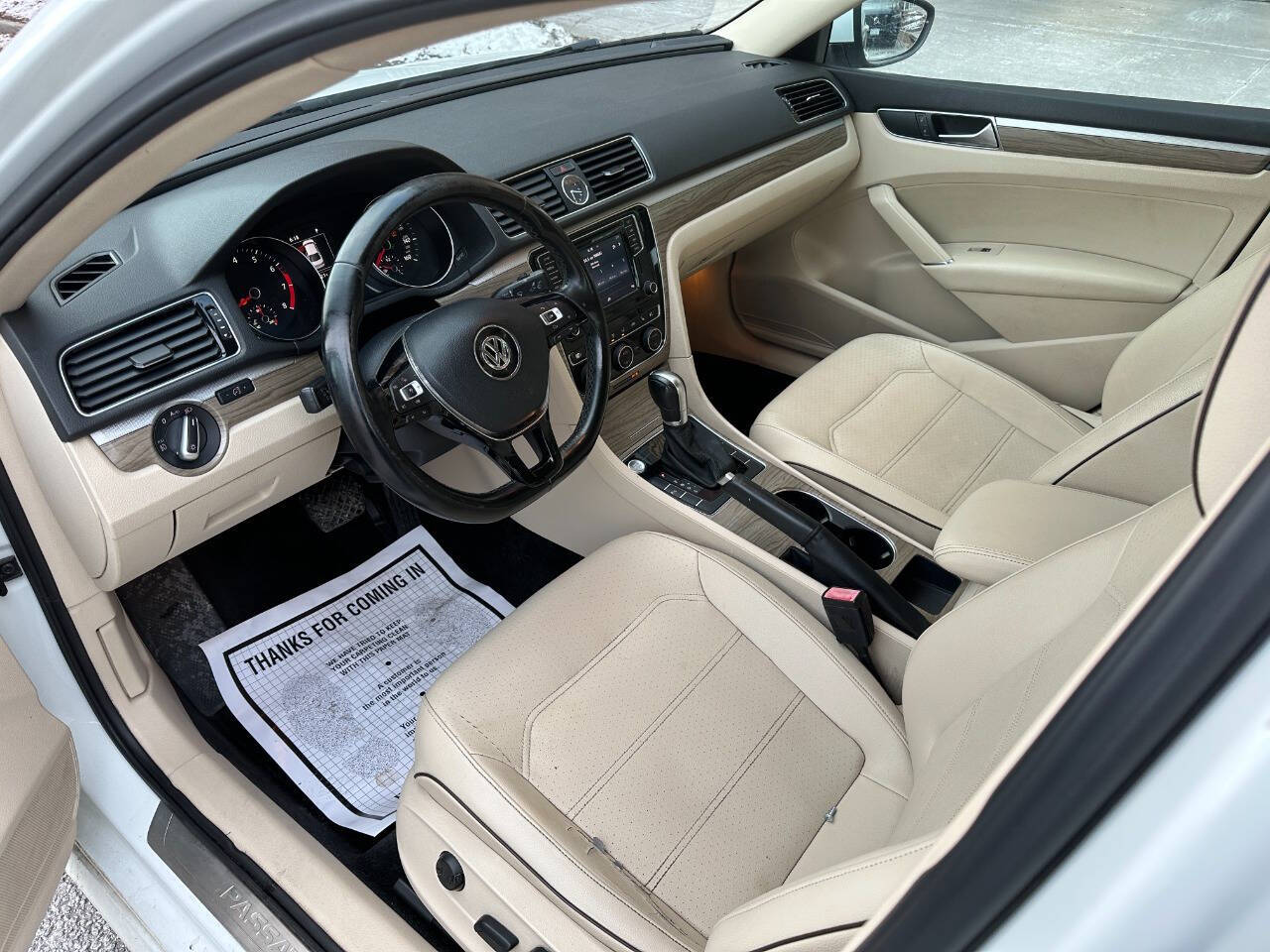 2017 Volkswagen Passat 1.8T SE Technology Image 8 of 22