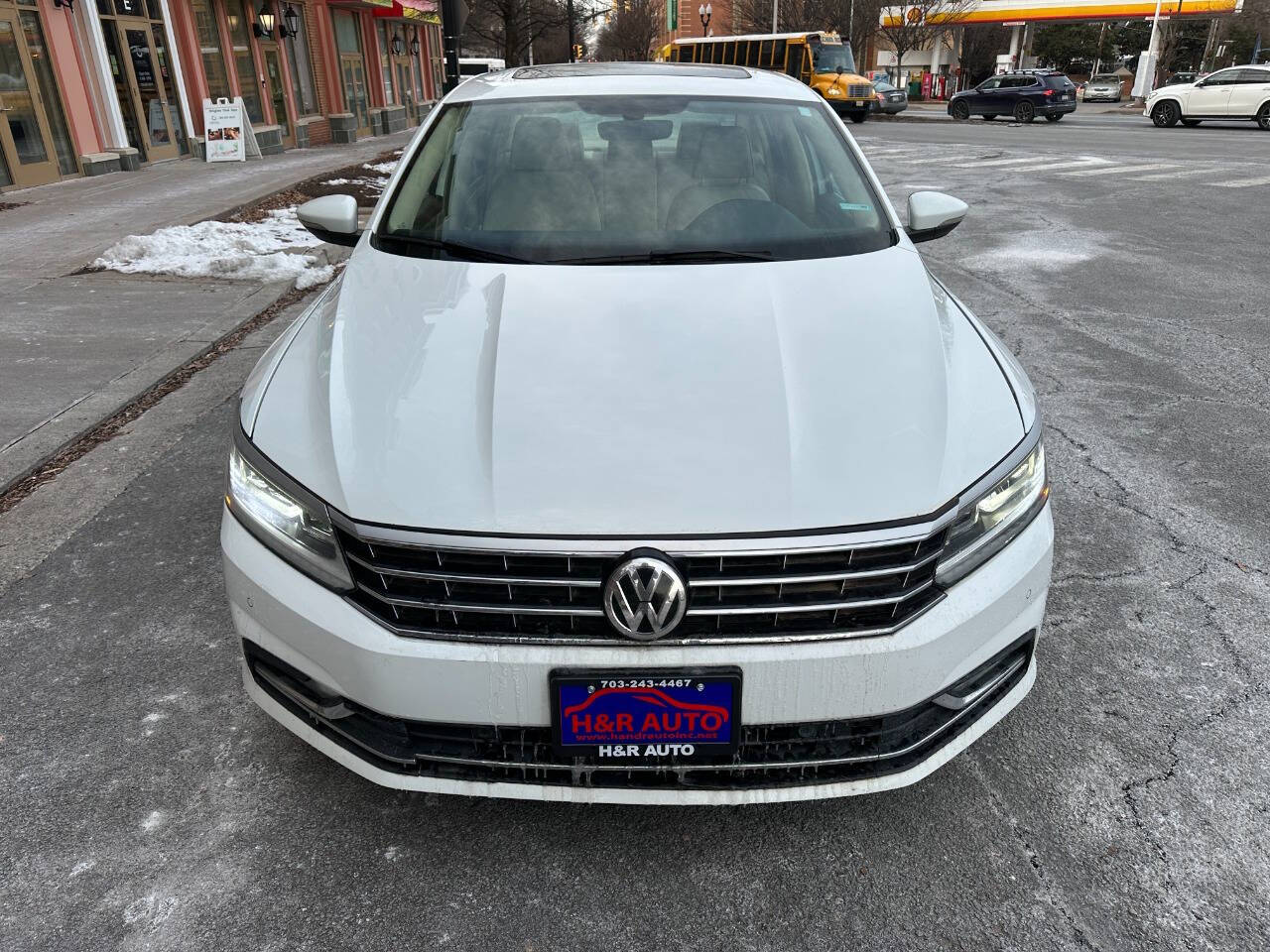 2017 Volkswagen Passat 1.8T SE Technology Image 3 of 22