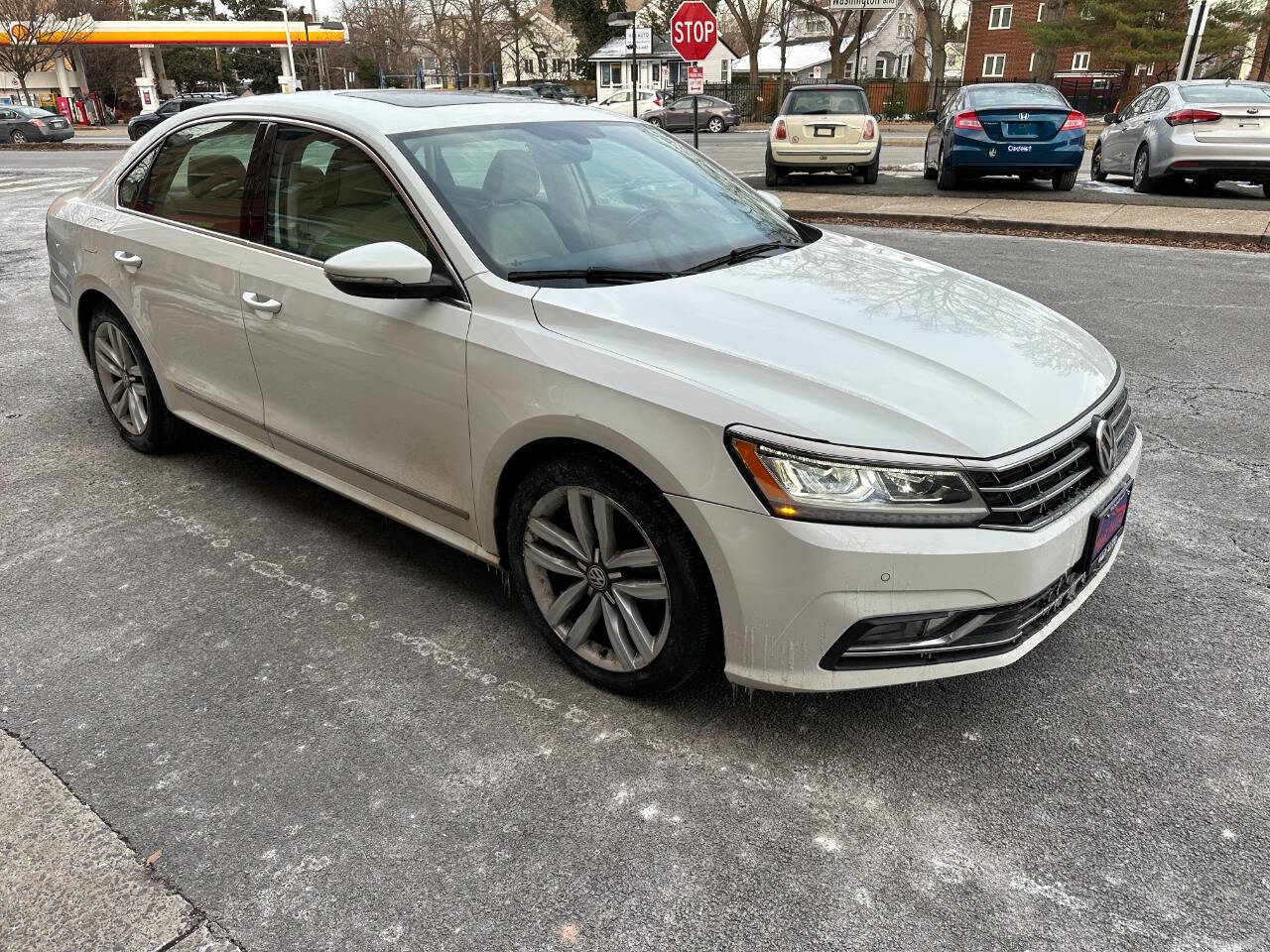 2017 Volkswagen Passat 1.8T SE Technology Image 4 of 22