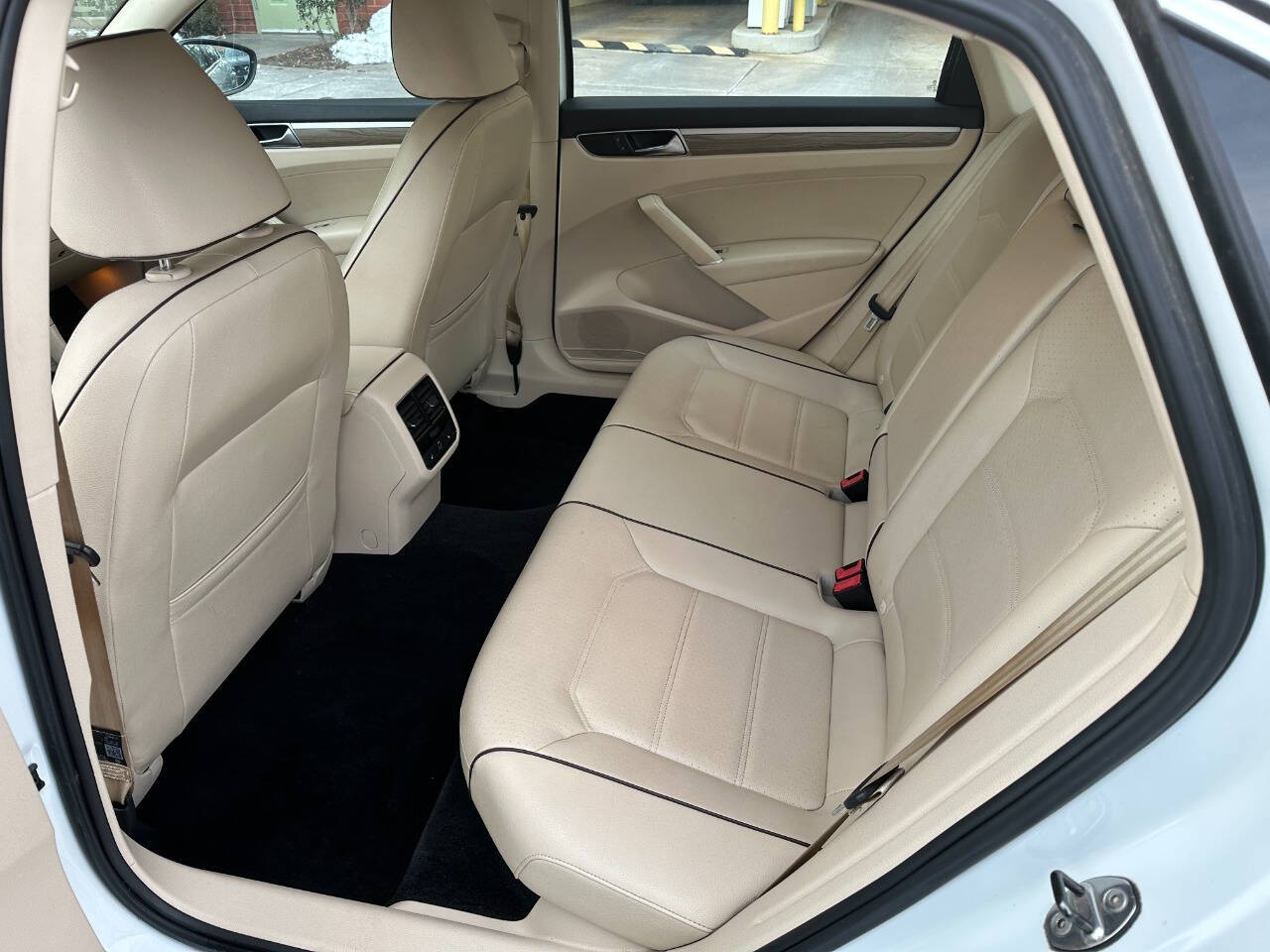 2017 Volkswagen Passat 1.8T SE Technology Image 15 of 22