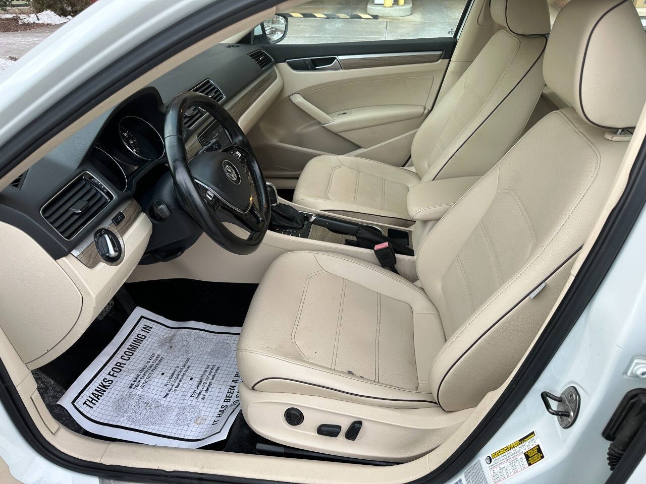 2017 Volkswagen Passat 1.8T SE Technology Image 9 of 22