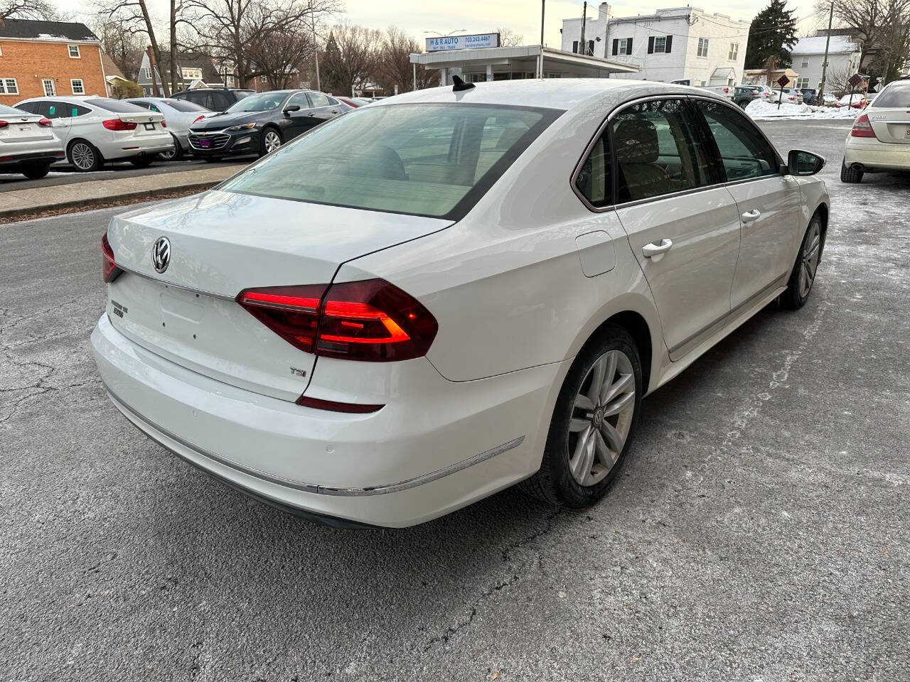 2017 Volkswagen Passat 1.8T SE Technology Image 5 of 22