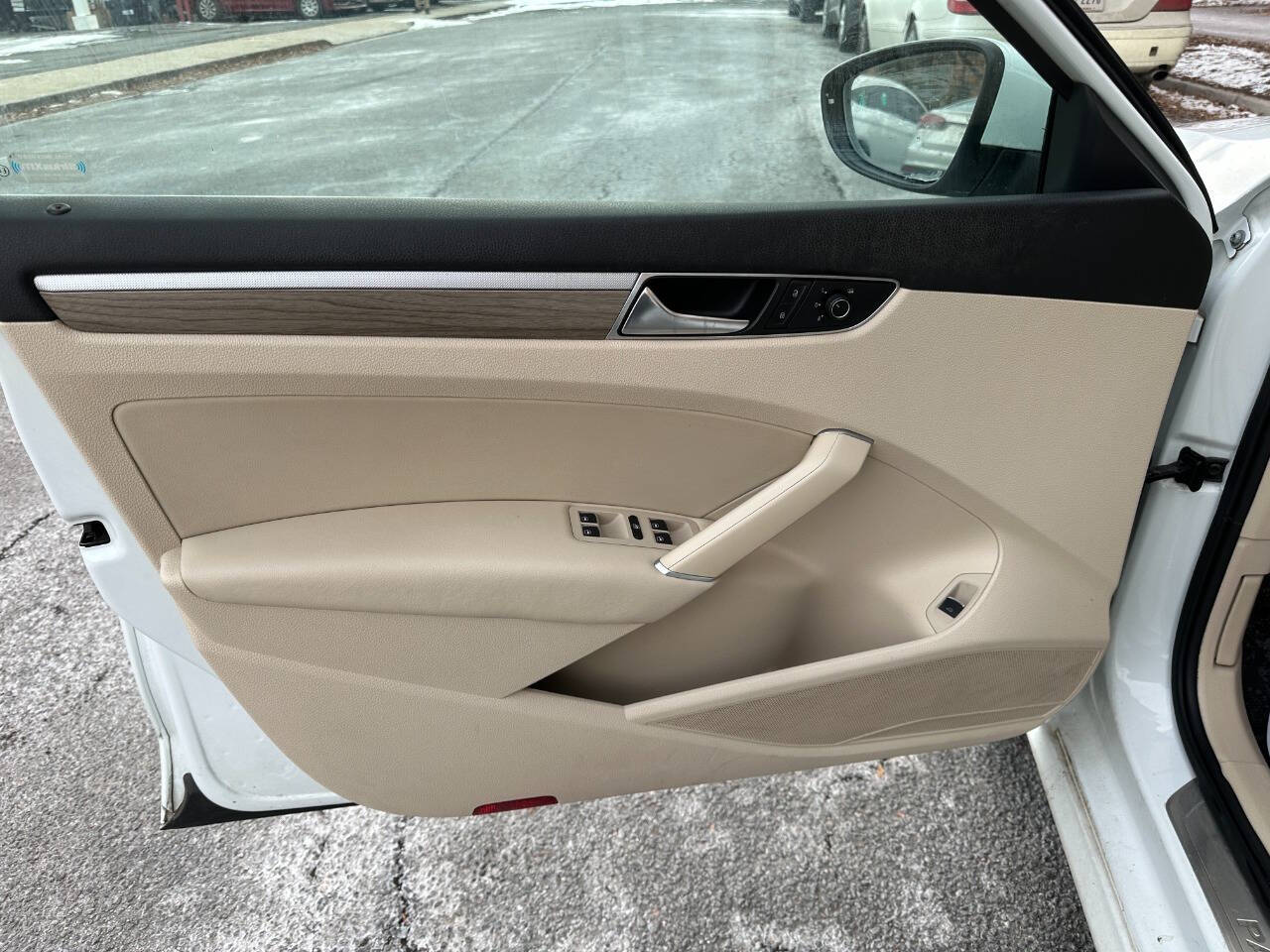 2017 Volkswagen Passat 1.8T SE Technology Image 10 of 22