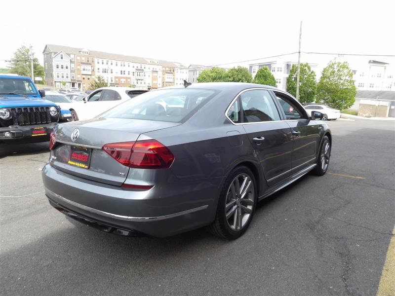 2017 Volkswagen Passat R-Line Comfort Image 3 of 21
