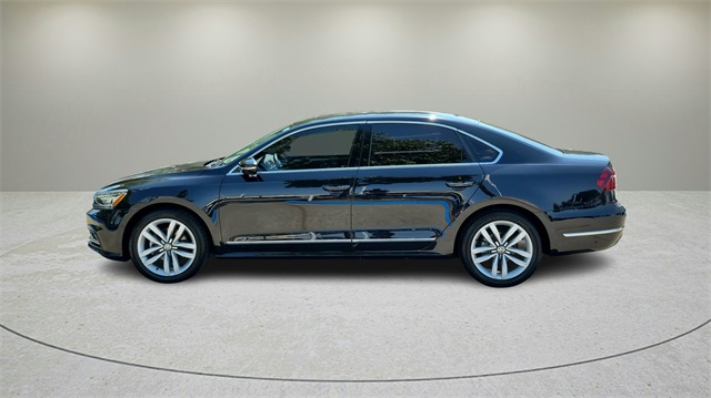 2017 Volkswagen Passat 1.8T SEL Premium Image 8 of 33