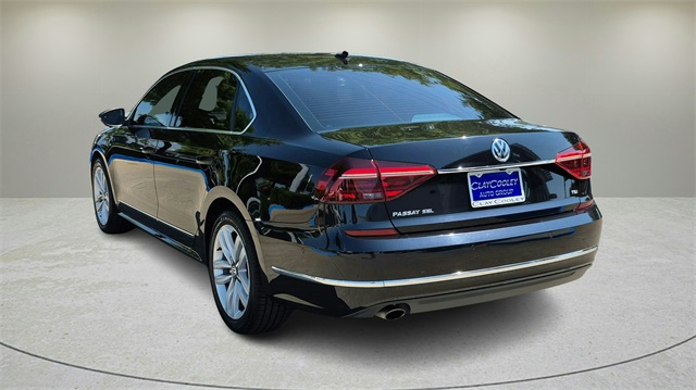 2017 Volkswagen Passat 1.8T SEL Premium Image 7 of 33