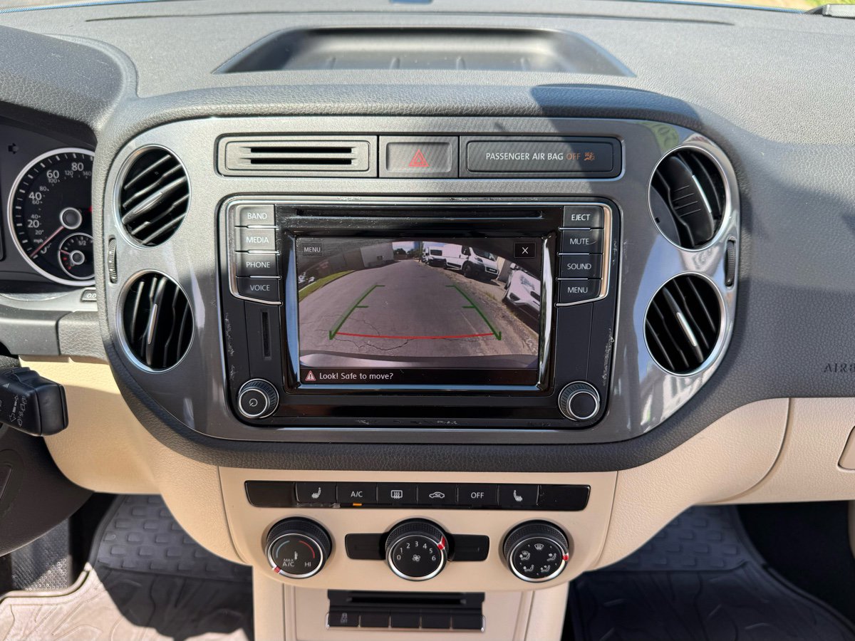 Vehicle image 11 of 12