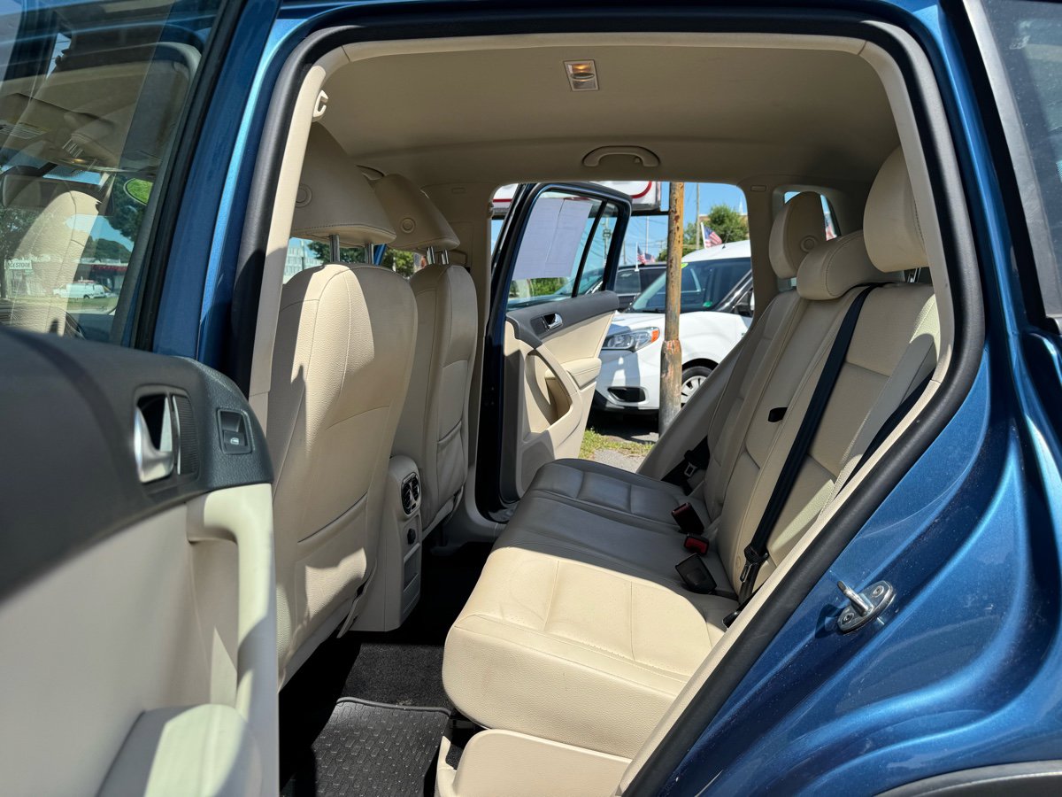 Vehicle image 8 of 12