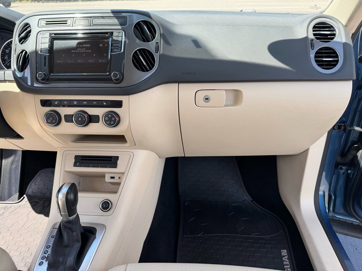 Vehicle image 10 of 12