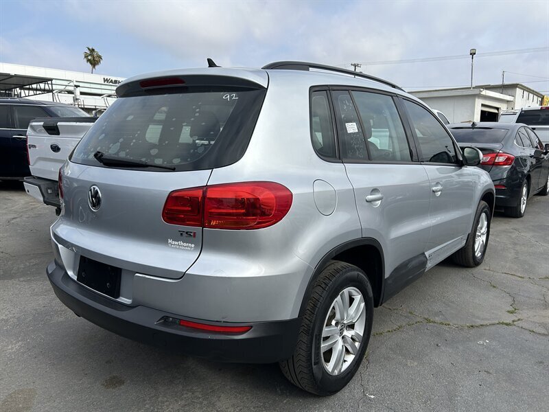 Vehicle image 28 of 85