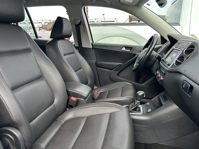 Vehicle image 37 of 85