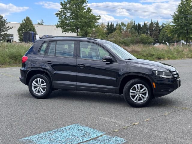 2017 Volkswagen Tiguan S Image 3 of 60