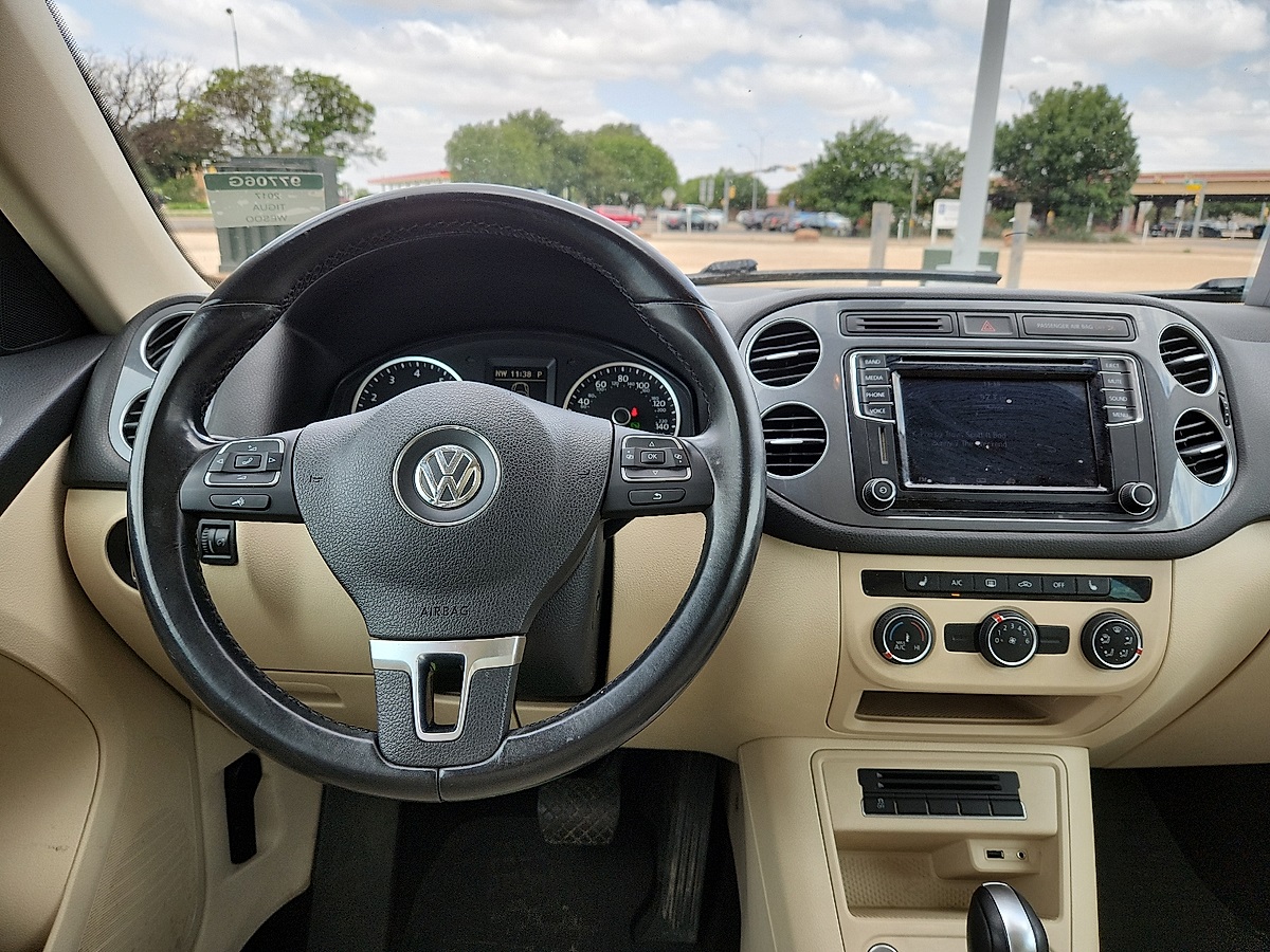 Vehicle image 7 of 12