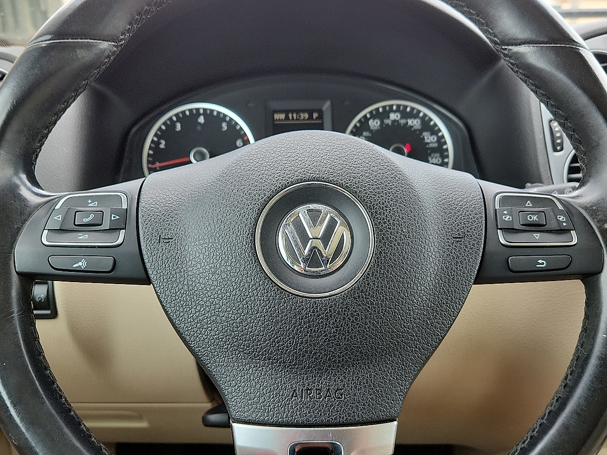 Vehicle image 8 of 12
