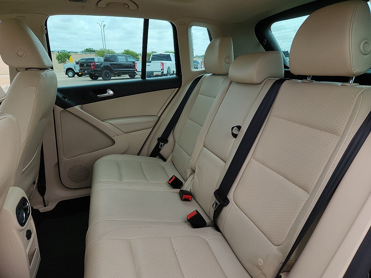 Vehicle image 5 of 12