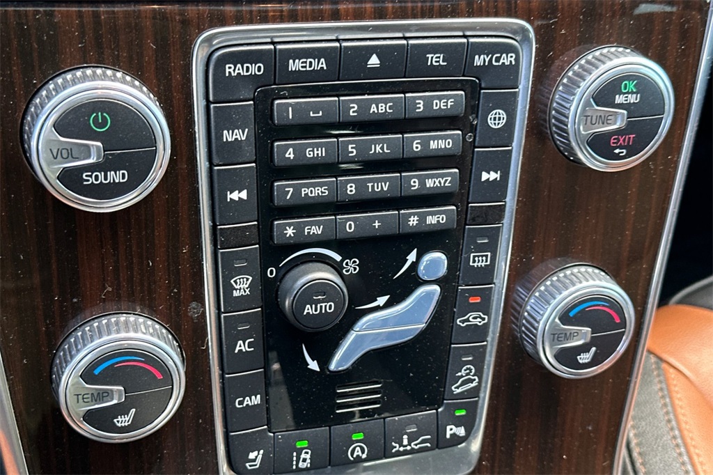 2017 Volvo V60 Cross Country Platinum Image 36 of 37