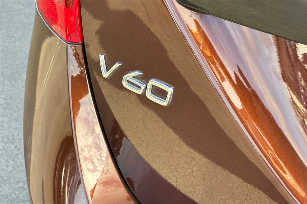 2017 Volvo V60 Cross Country Platinum Image 30 of 37