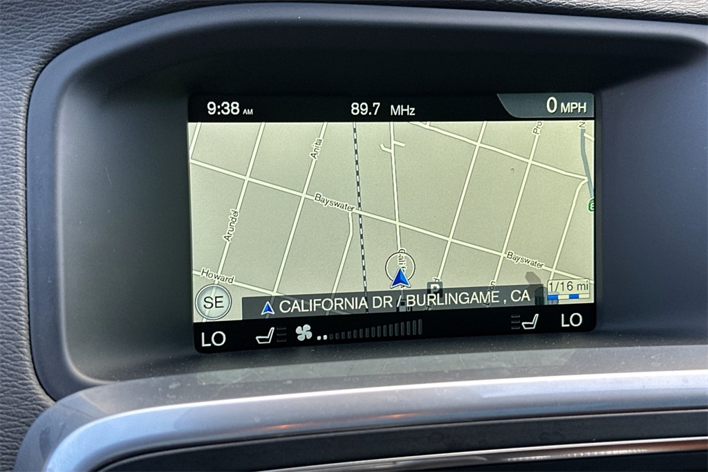 2017 Volvo V60 Cross Country Platinum Image 19 of 37