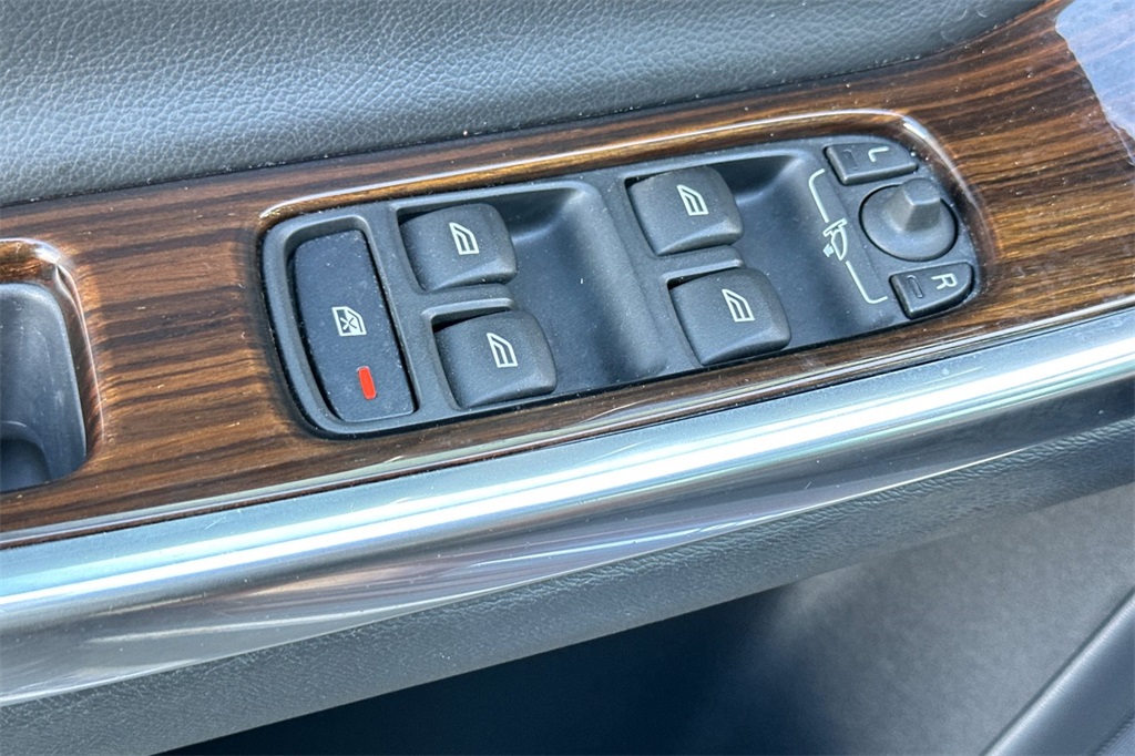 2017 Volvo V60 Cross Country Platinum Image 28 of 37