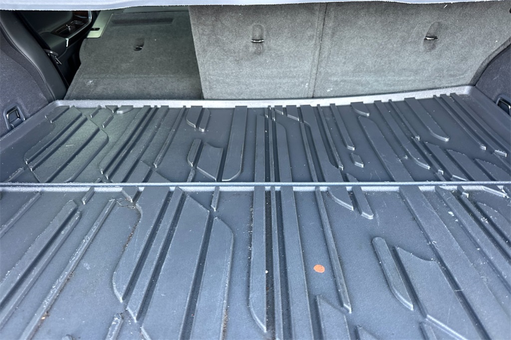 2017 Volvo V60 Cross Country Platinum Image 11 of 37