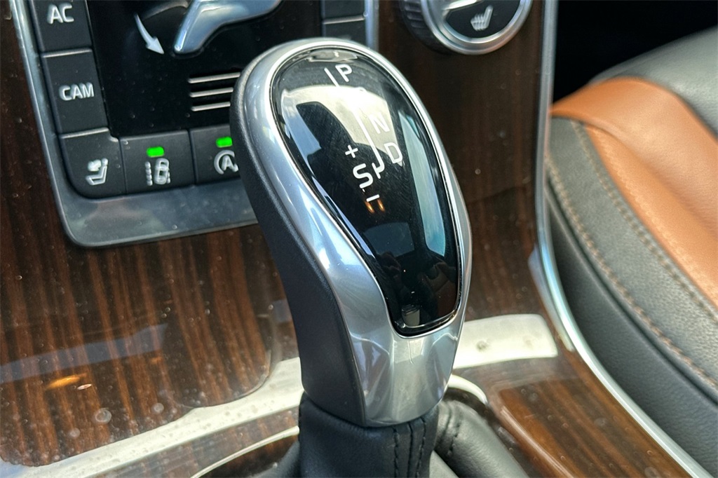 2017 Volvo V60 Cross Country Platinum Image 22 of 37