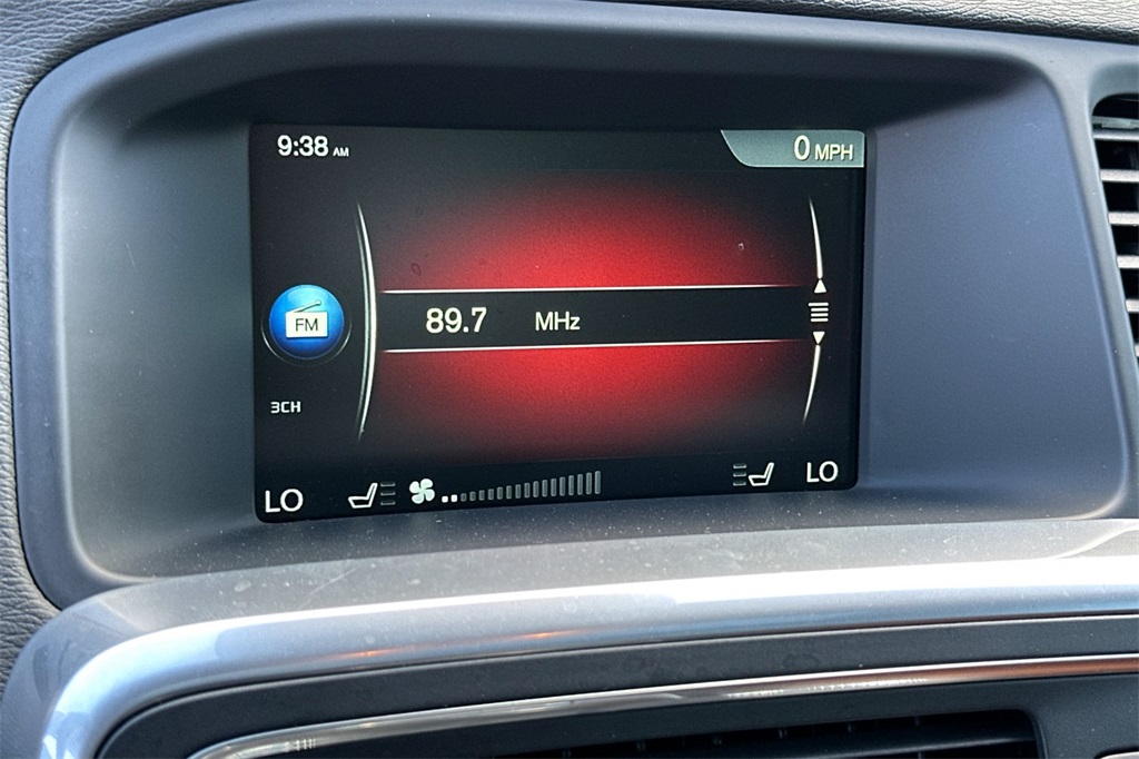 2017 Volvo V60 Cross Country Platinum Image 20 of 37