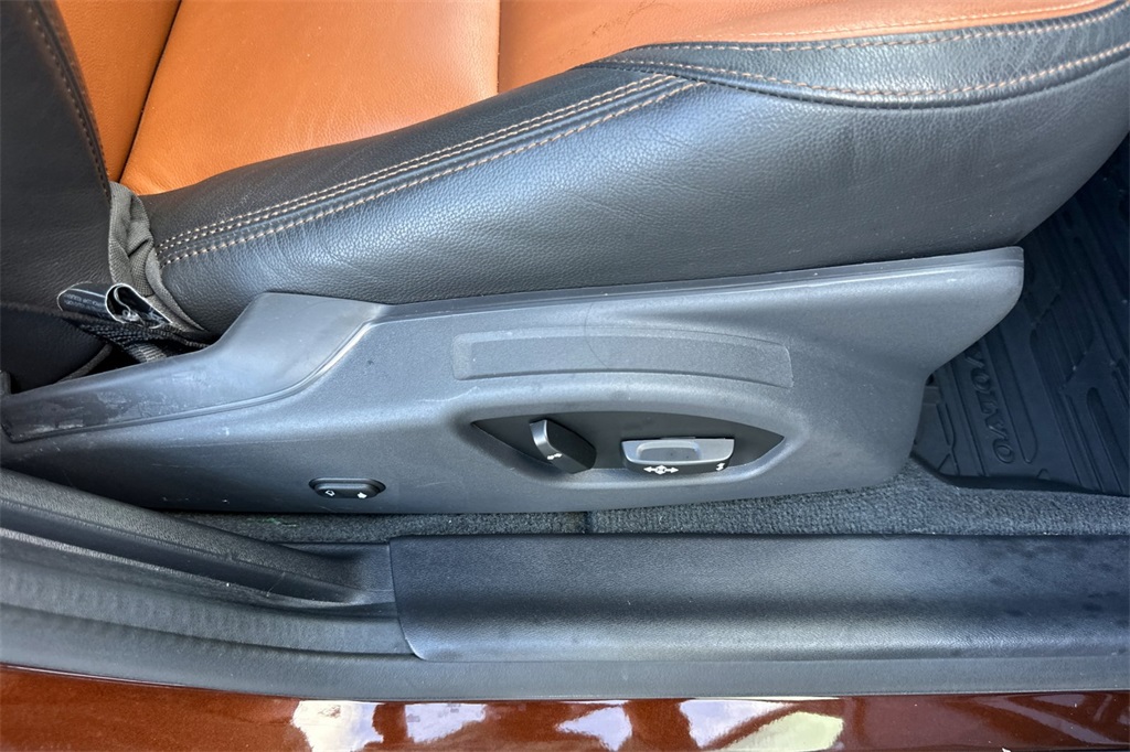 2017 Volvo V60 Cross Country Platinum Image 37 of 37